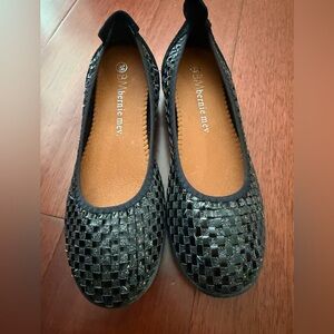 NEW Bernie Mev. Black Woven Loafers Size 7 Women’s